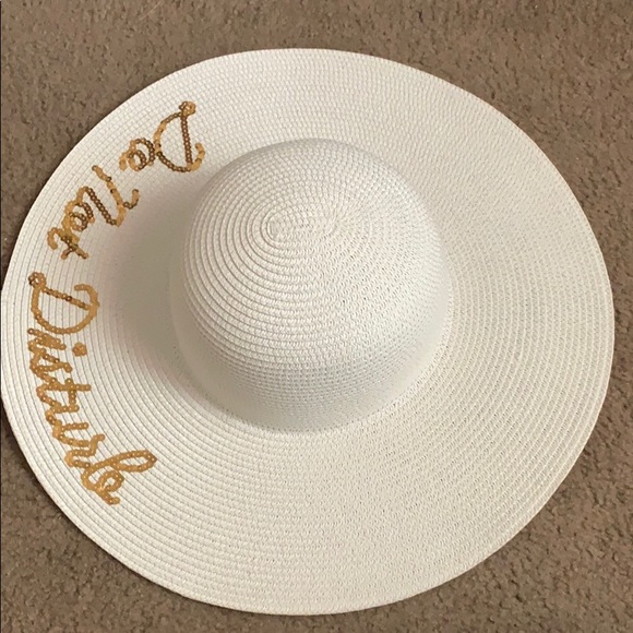 beach hat with writing